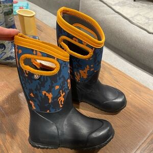 BOGS SNOW BOOTS 12